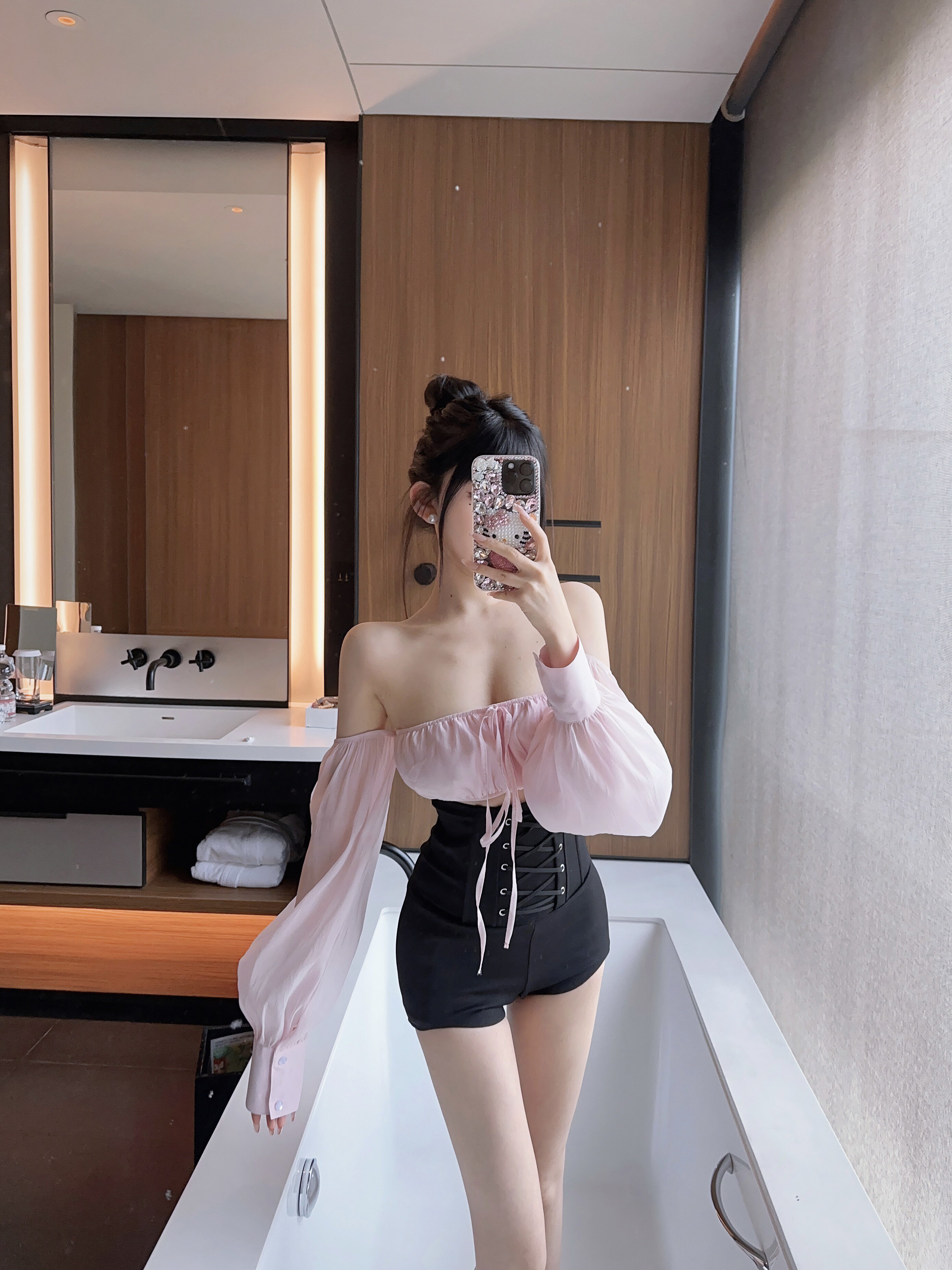Eva君君酱法式纯欲性感辣妹粉色网纱抹胸灯笼袖露脐短上衣女韩系