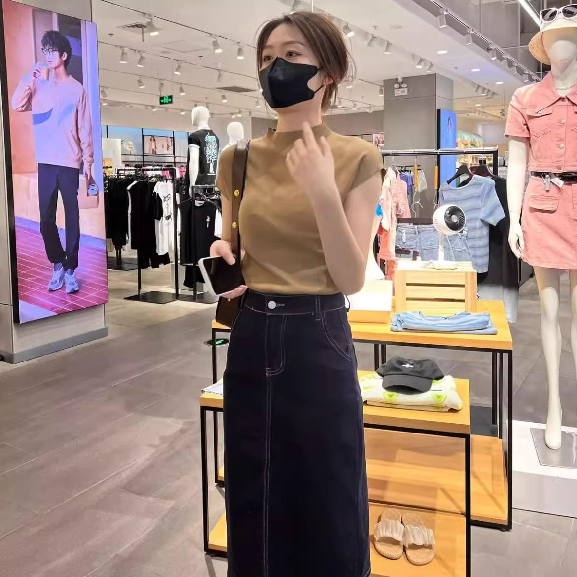 夏季薄款正肩短袖T恤女港风上衣2023新款时尚修身气质半袖针织衫