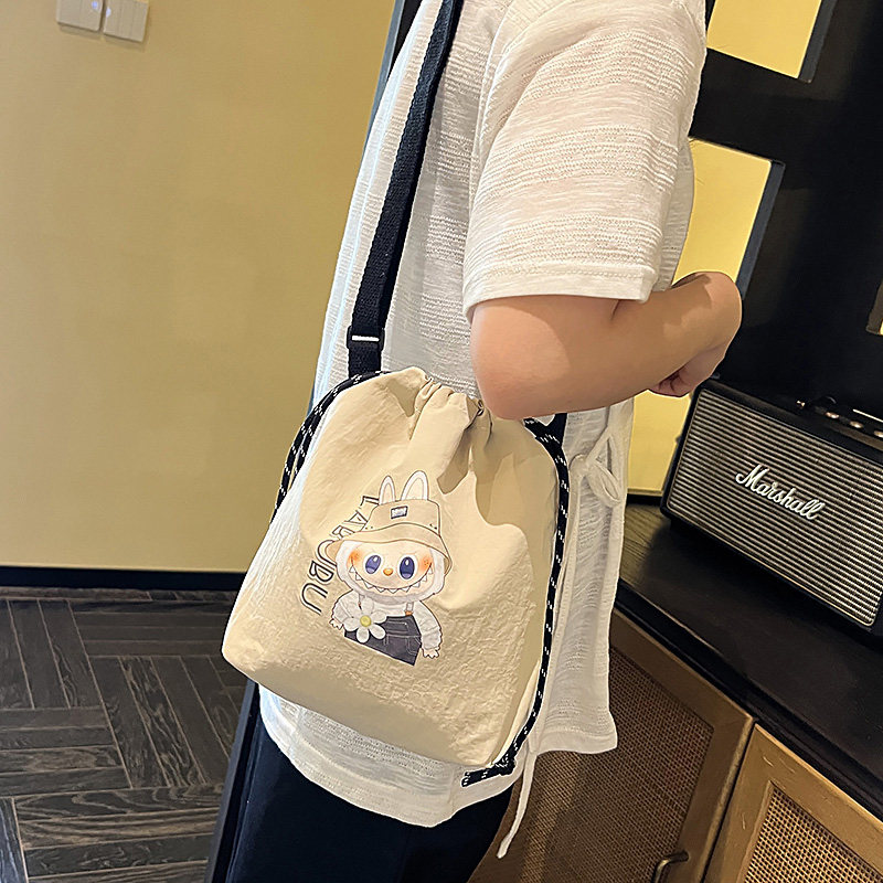 日系拉布布水桶包轻便外出可爱束口手机包百搭单肩包labubu斜挎包,箱包皮具/热销女包/男包,水桶包,淘宝优惠券,粉丝福利购,淘宝优惠卷