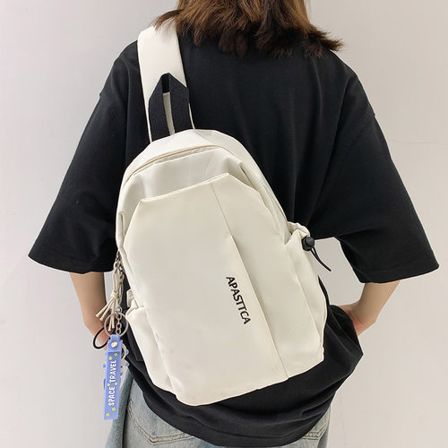 菇八八尼龙布防水斜挎胸包