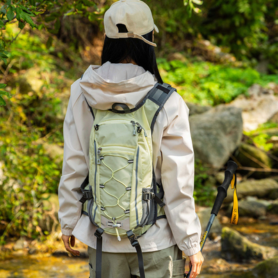 户外骑行徒步登山包女轻便爬山装备背包运动跑步轻量化旅游双肩包