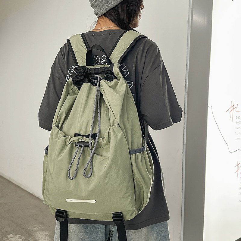 户外运动旅行双肩包男女款轻便百搭抽绳登山羽毛球背包大学生书包