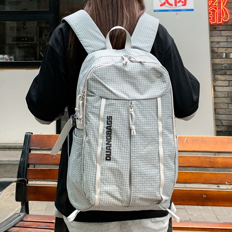 轻便减负护脊书包大容量男初中生高中男学生女结实登山旅游双肩包