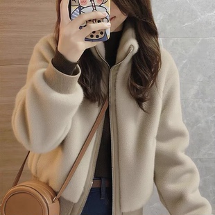 独特漂亮的初冬浅咖色毛茸茸加绒加厚小香风短款羊羔绒外套女冬季