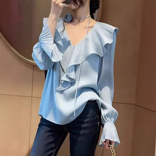 温柔风蓝色荷叶边V领衬衫2026春季新款洋气减龄立体花朵挂脖上衣