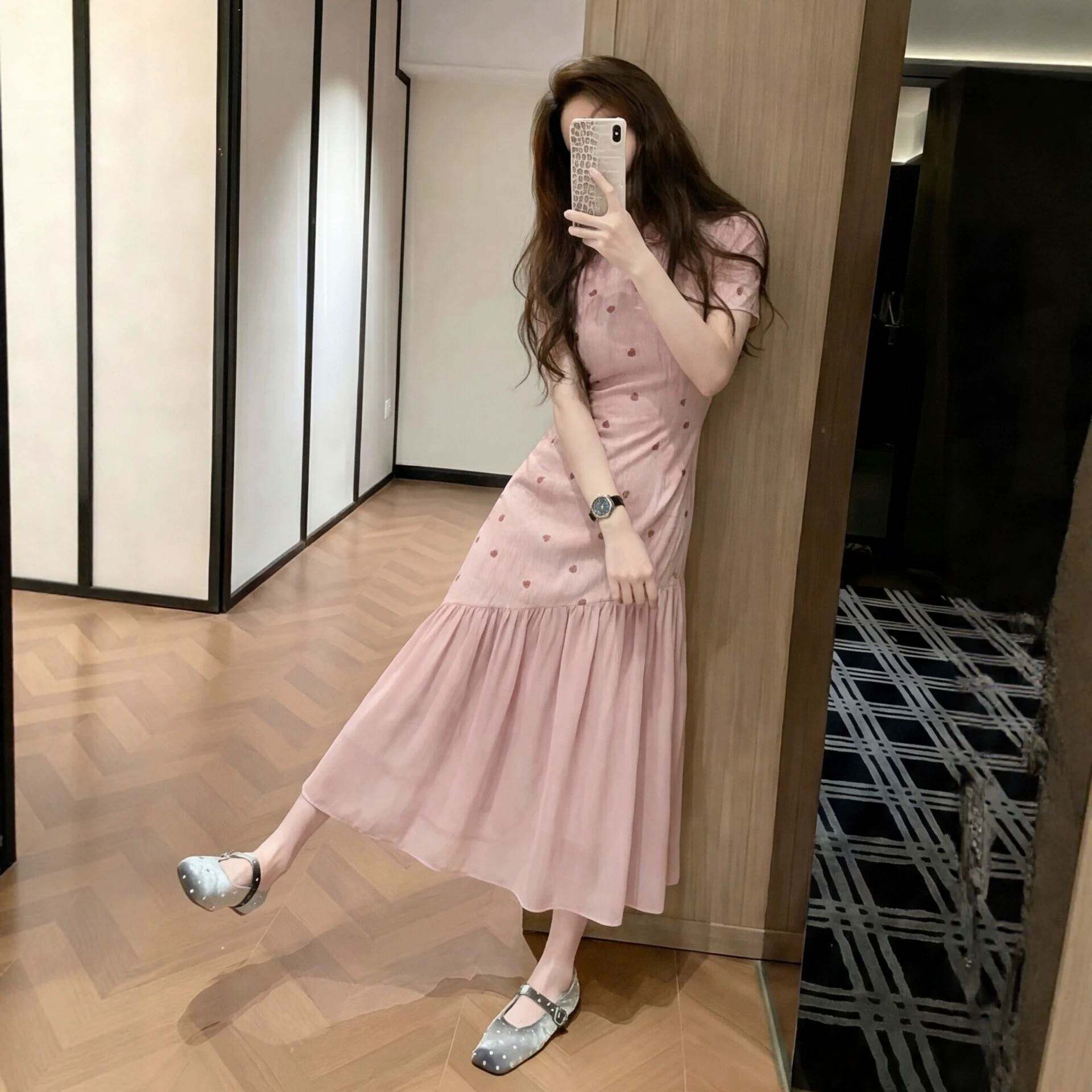 粉色法式显瘦梨型身材显白减龄连衣裙女2026新款夏季新中式长裙子