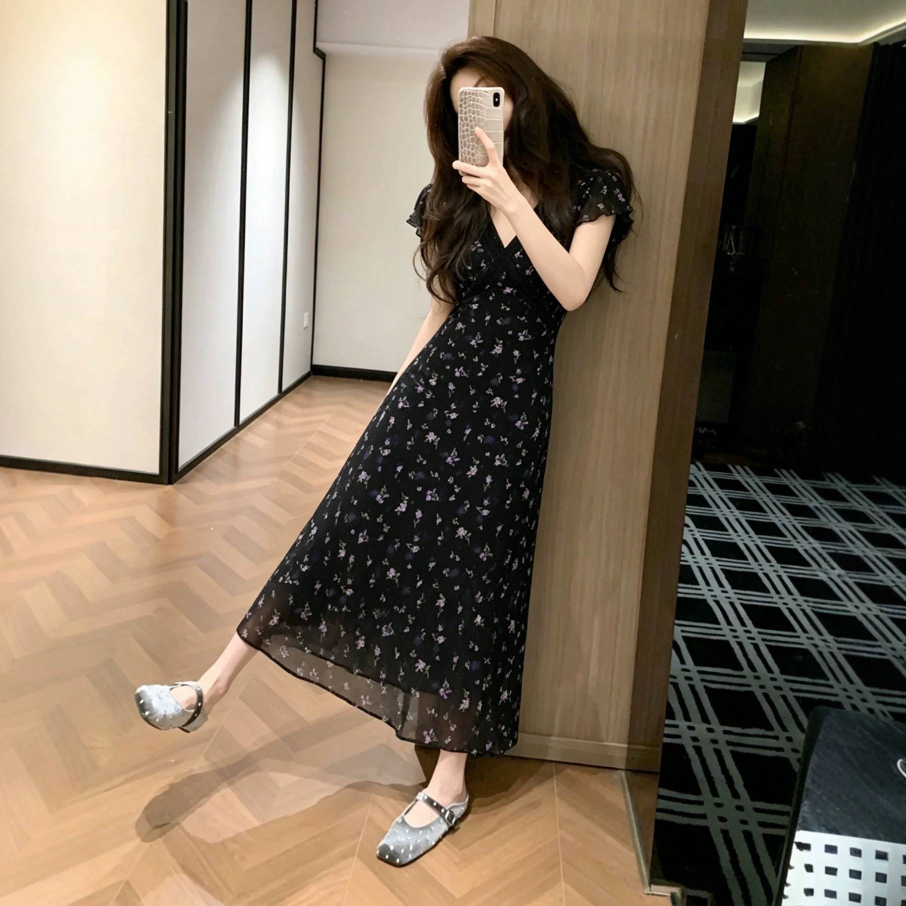 黑色蕾丝拼接碎花连衣裙夏季度假风法式气质独特漂亮显瘦掐腰长裙