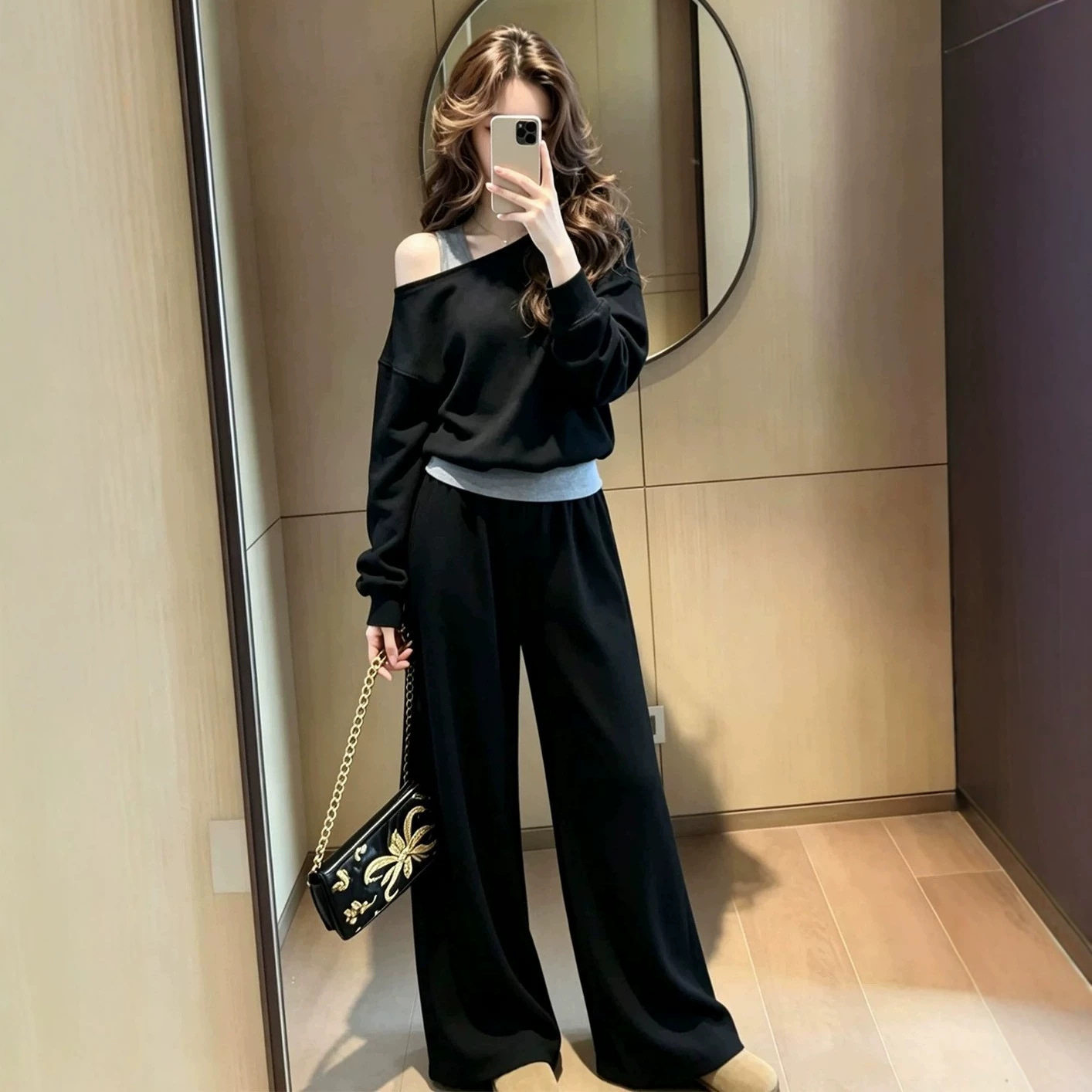 巨好看女装秋季穿搭一整套2026新款假两件露肩卫衣阔腿裤套装秋季