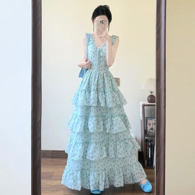 法式无袖碎花连衣裙女夏季超仙绝美淡蓝色宽松显瘦蛋糕A字长裙子