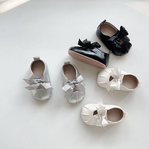 百天周岁宴女宝一脚蹬软底小皮鞋