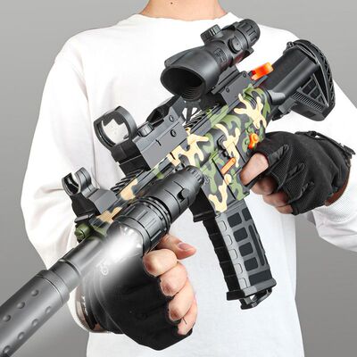 男孩手小枪吃鸡全套装备