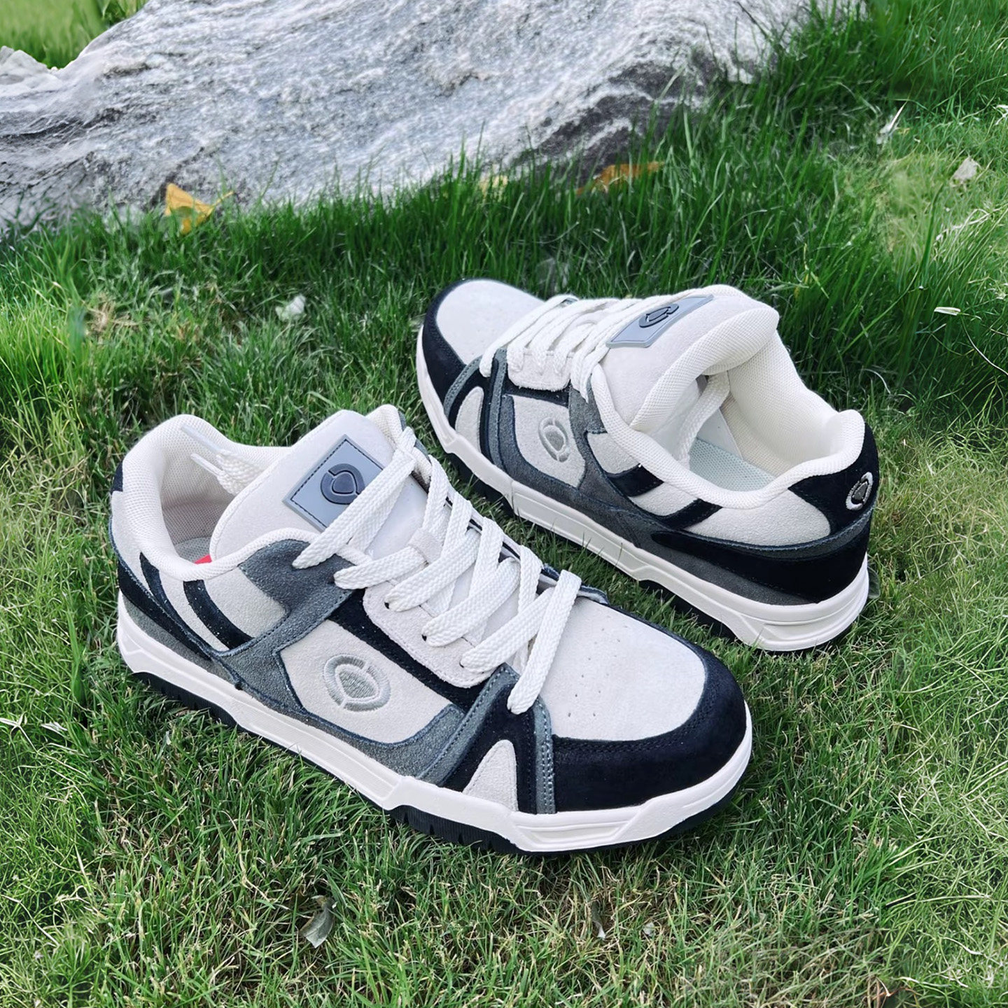 CIRCA黑白拼色厚底复古滑板鞋