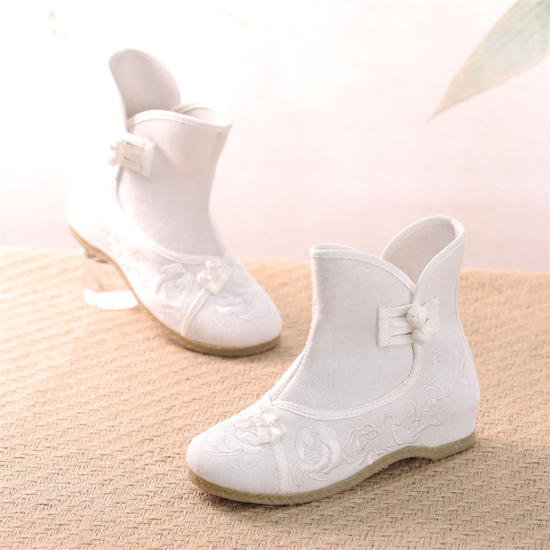 古风汉服靴子古装绣花鞋民族风圆头老北京布鞋加绒棉靴子低跟单靴