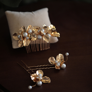 金色新娘头饰发梳发簪套装高级感珍珠花朵发饰头饰婚礼古典发饰