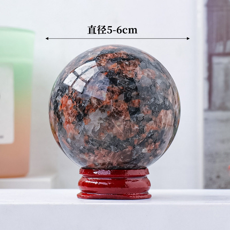 天然红闪石水晶球摆件 水晶原石打磨能量石球家居装饰工艺品