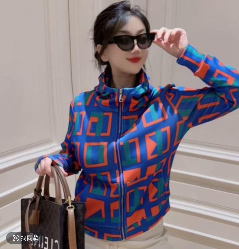 春夏户外时尚迷彩软壳衣女上衣薄款时髦花色防晒衣洋气宽松短外套