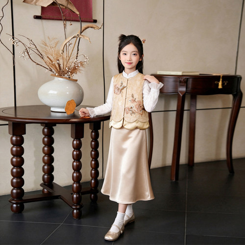 54270jmjz汉服女童秋装套装2026新款秋季花卉刺绣马甲缎面鱼尾裙
