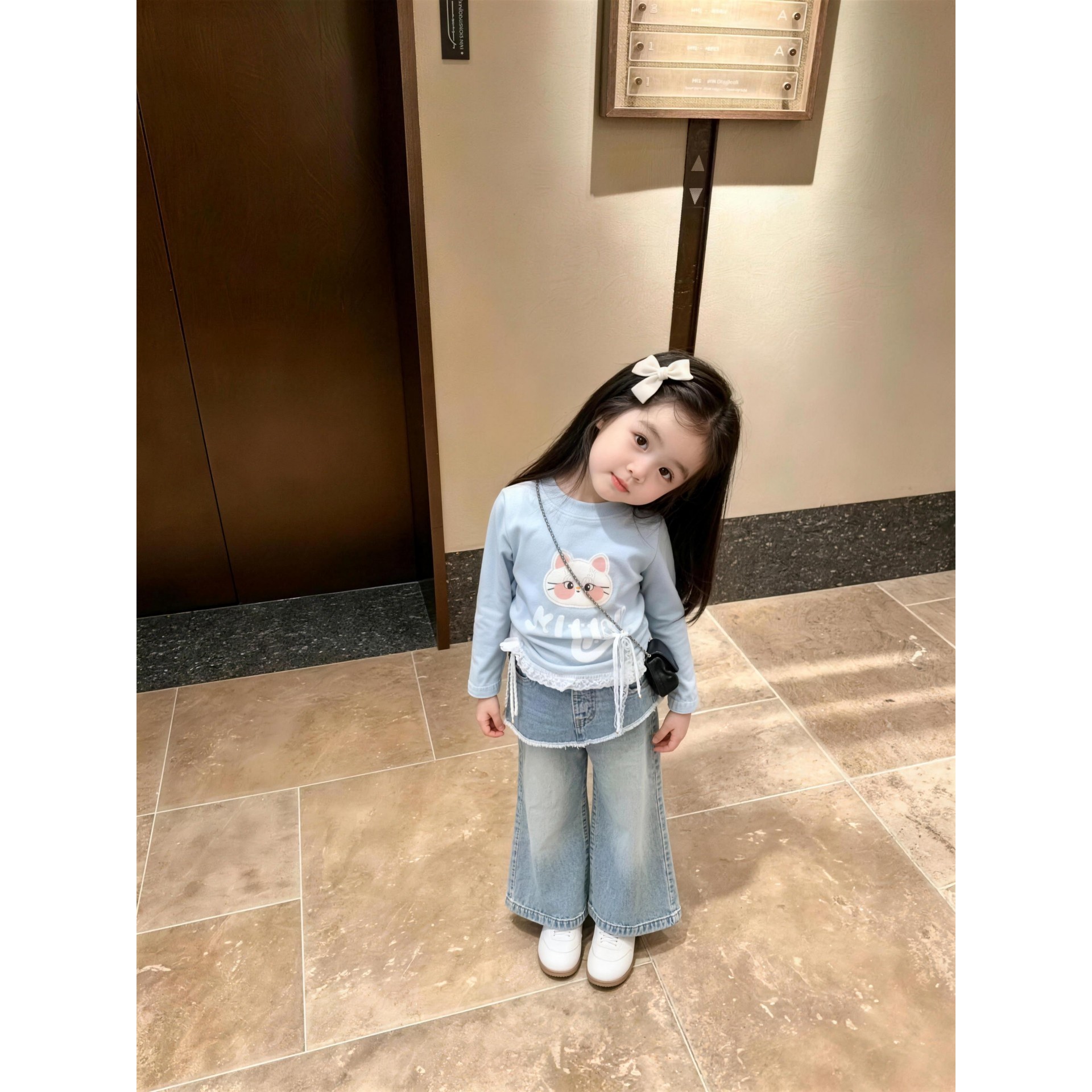 女童秋季小清新可爱系穿搭小猫蕾丝长袖T恤配屁帘牛仔喇叭裤套装图片