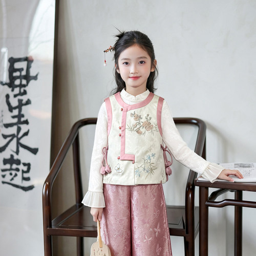 汉服女童套装春秋浅杏刺绣国风马甲粉百褶裙日常百搭新中式两件套