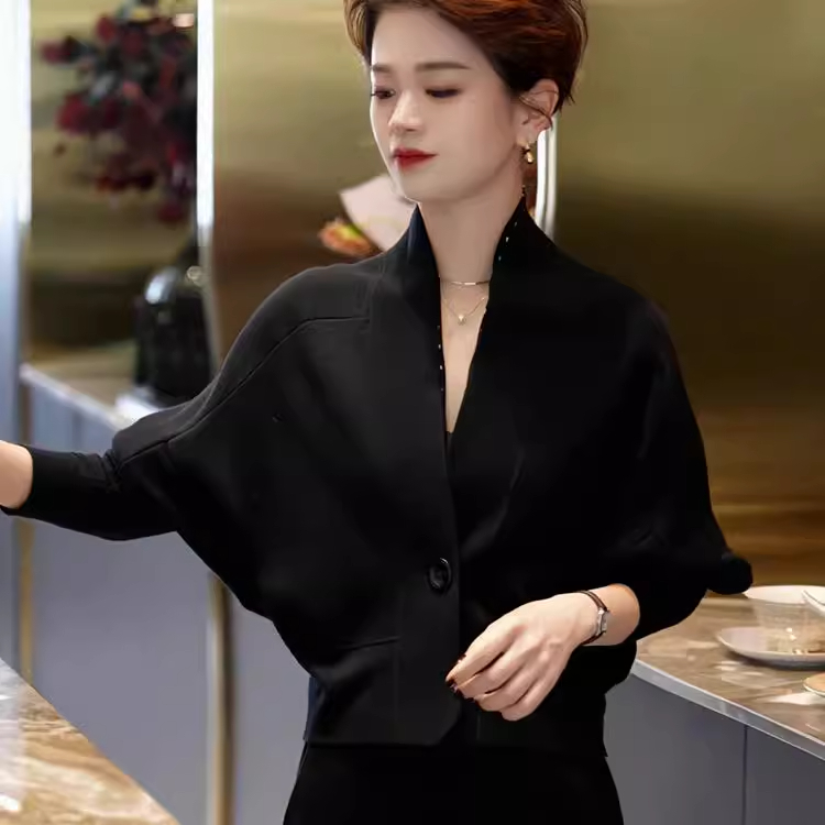 高级感时尚减龄短款针织毛衣开衫