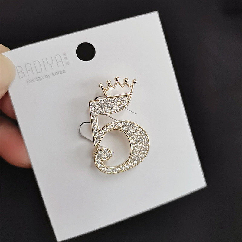 小红书网红同款数字5皇冠胸针2021新款金色大气金属西装配饰百搭