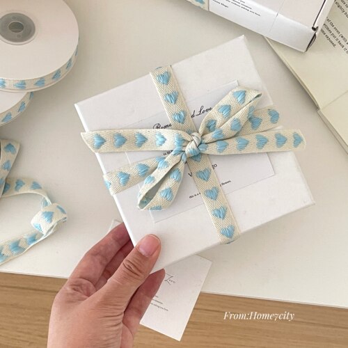 浅蓝色爱心丝带布艺织带