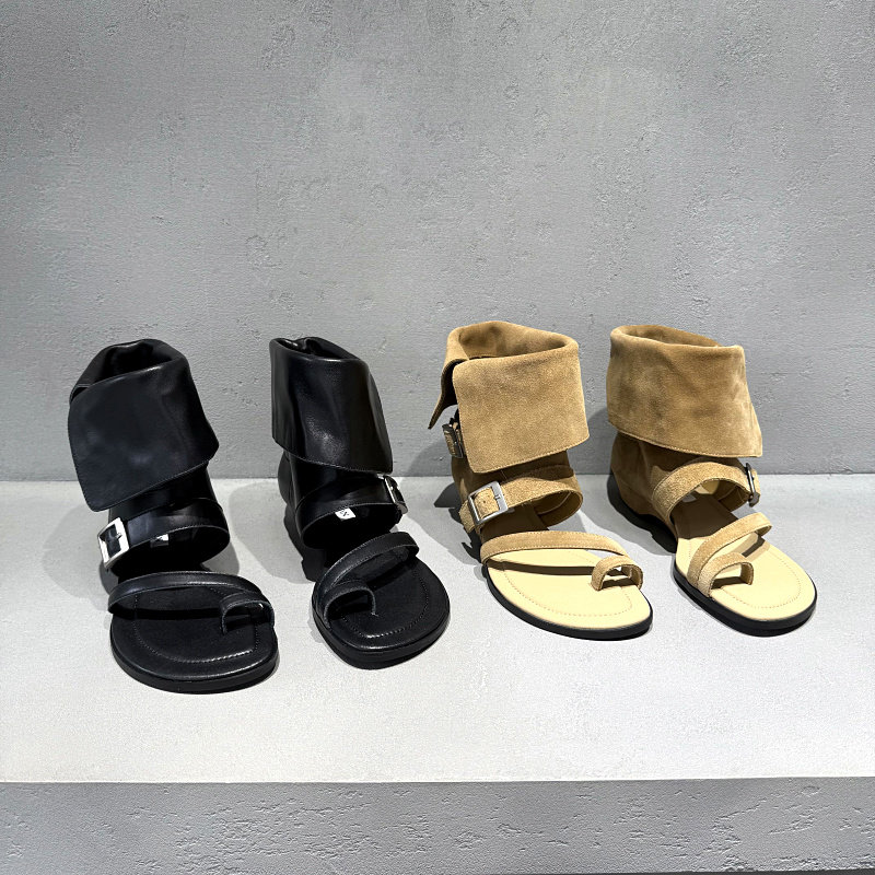 欧洲站真皮女鞋2026年春夏新款欧货皮带扣露趾罗马凉鞋厚底凉靴潮