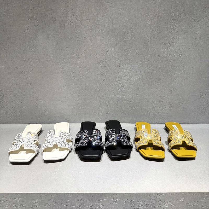 欧洲站2026年夏季新款欧货真皮方头露趾一字拖鞋百搭低跟烫钻凉拖