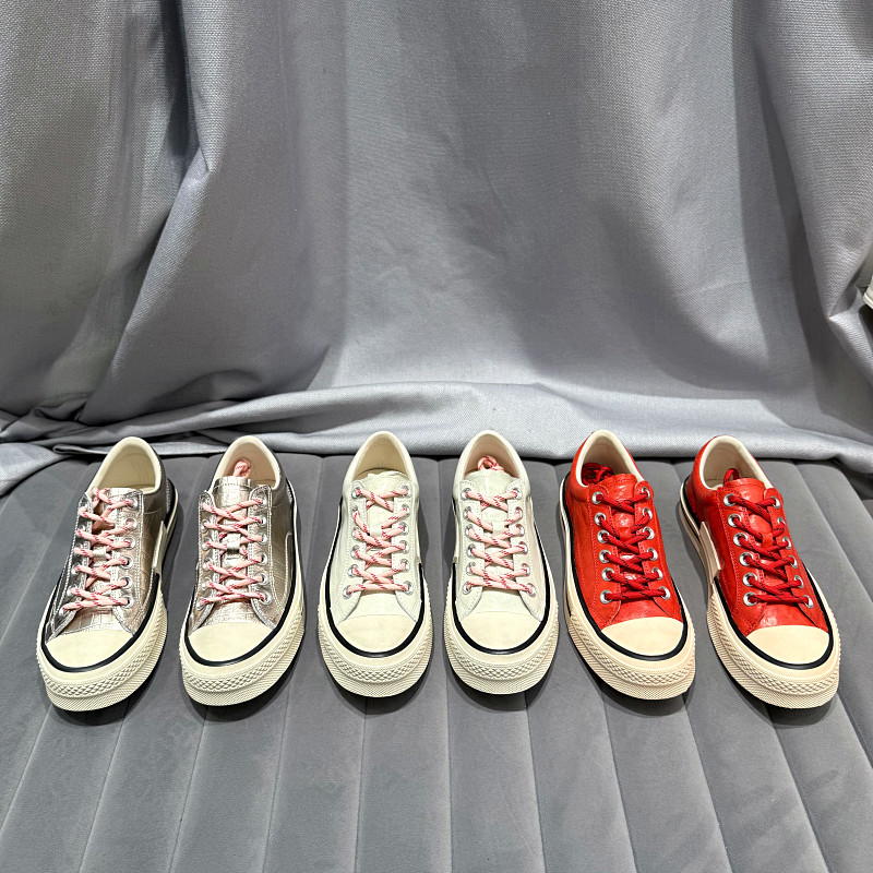 欧洲站女鞋2026年早春新款欧货真皮平底百搭做旧休闲板鞋滑板鞋