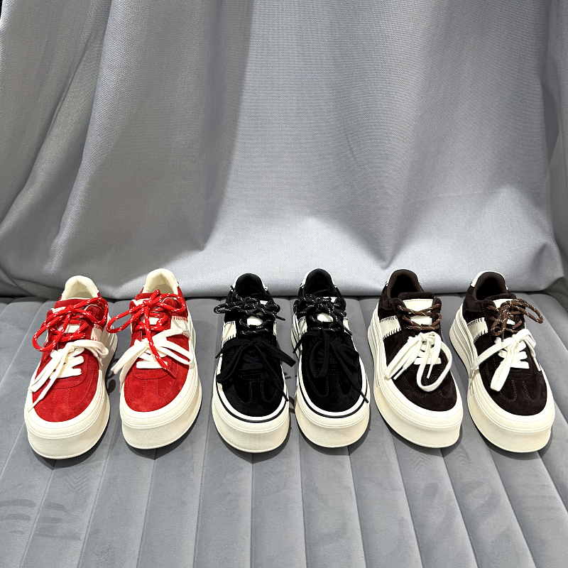 乐魔厚底圆头时尚休闲鞋女板鞋