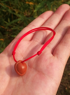 野生桃核雕刻心形桃篮红绳手绳