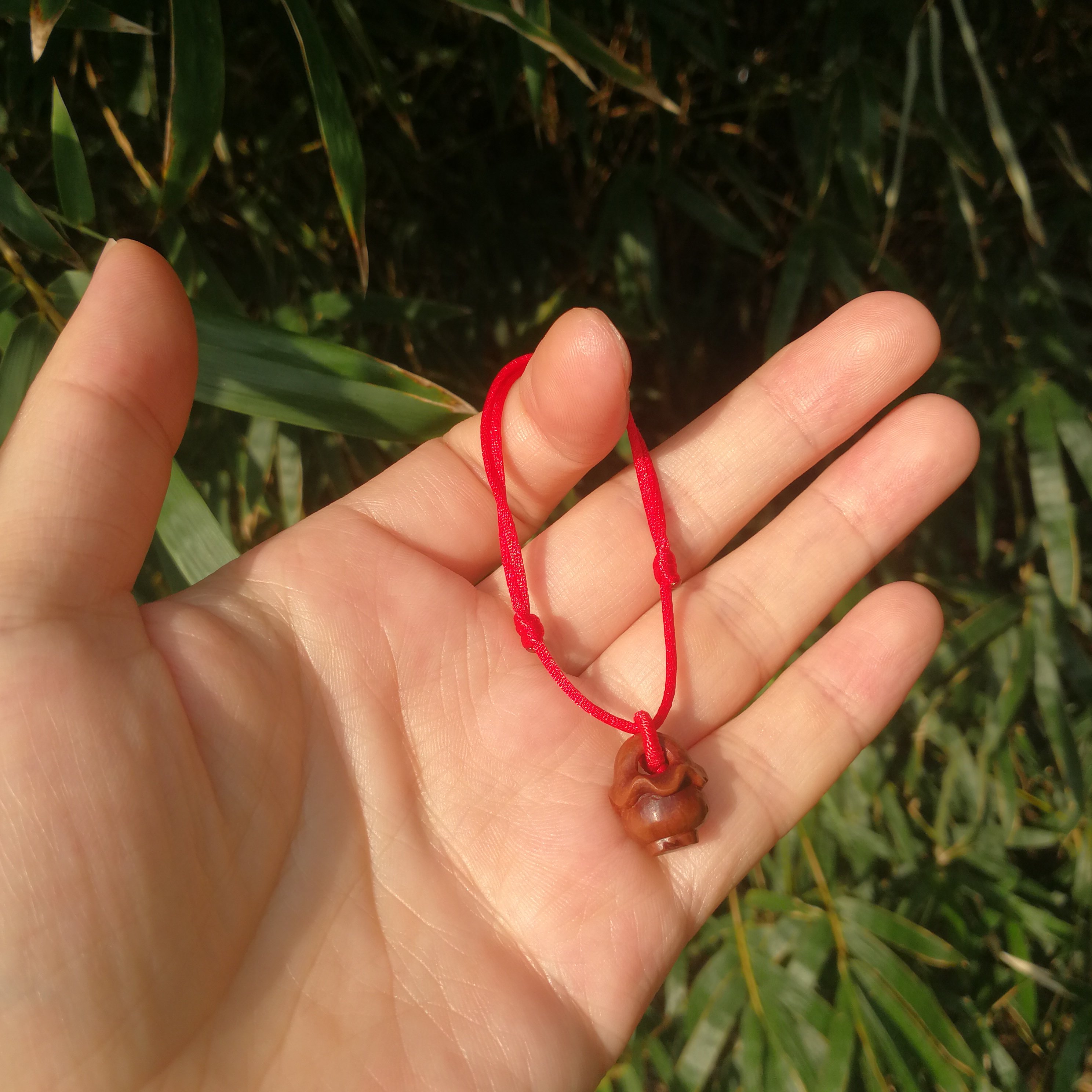 桃胡花边沿桃筐儿童节日百天野生桃核红绳手链脚绳纯手工周岁礼成