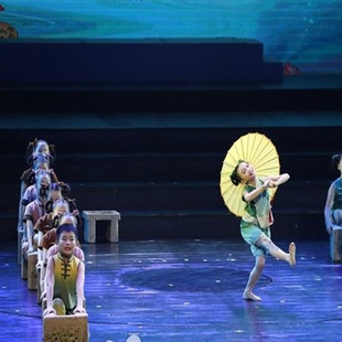 少儿群舞石板路上 舞台演出表演服专业定制 笑声小荷风采同款