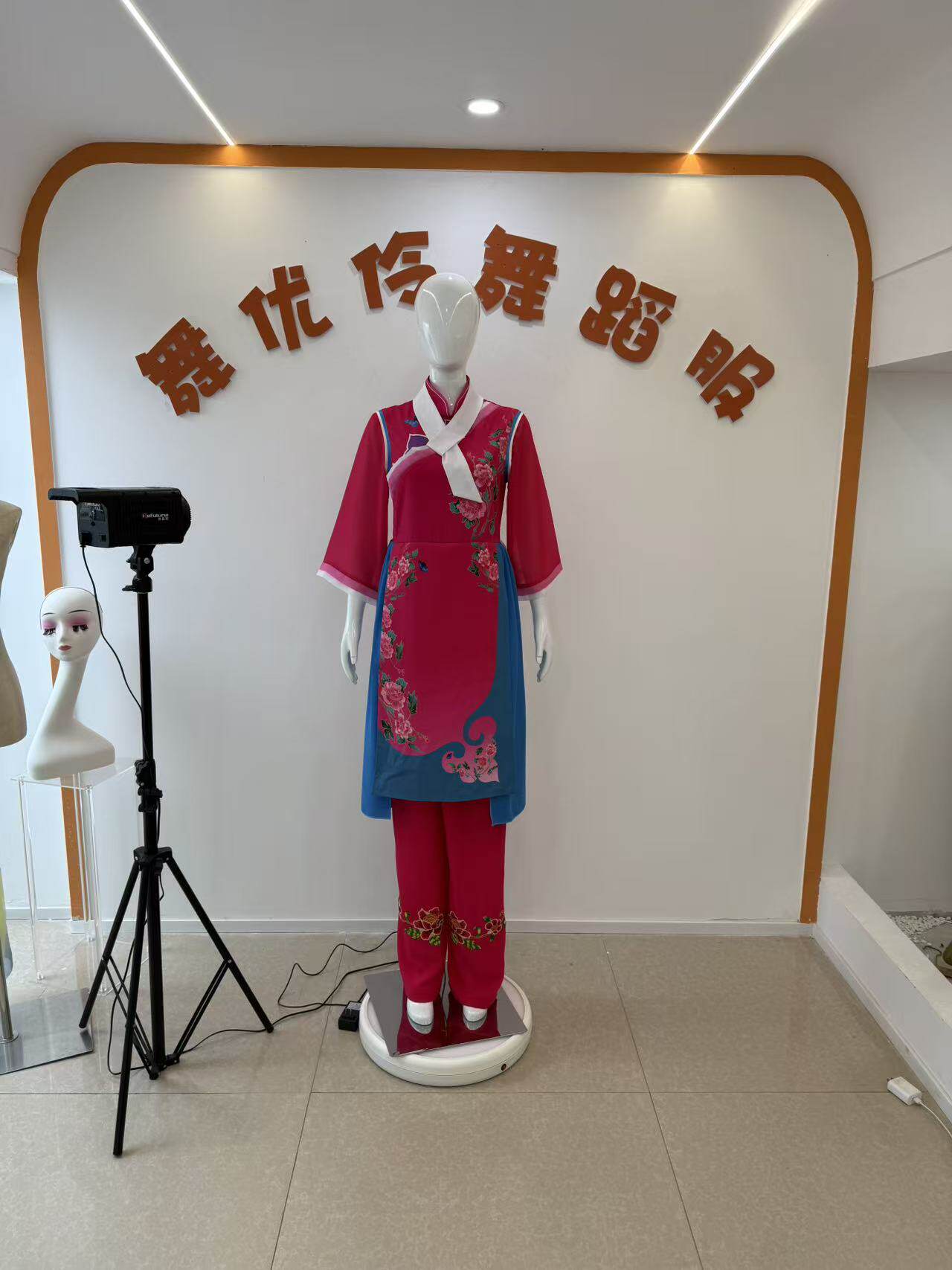 少数民族服装满族格格公主舞蹈演出服设计定制