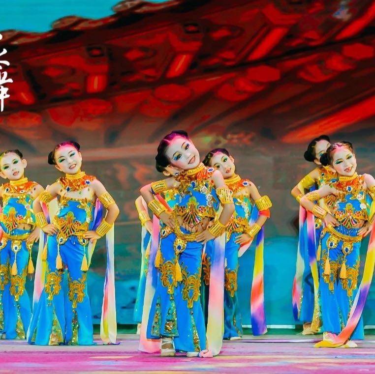云川之舞雅韵倾城儿童敦煌飞天琵琶幼儿古典表演小金童舞蹈演出服