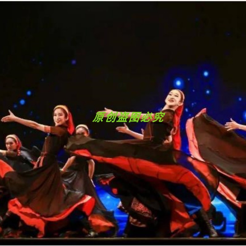 群舞绣在穿引间蒙古民族舞蹈演出