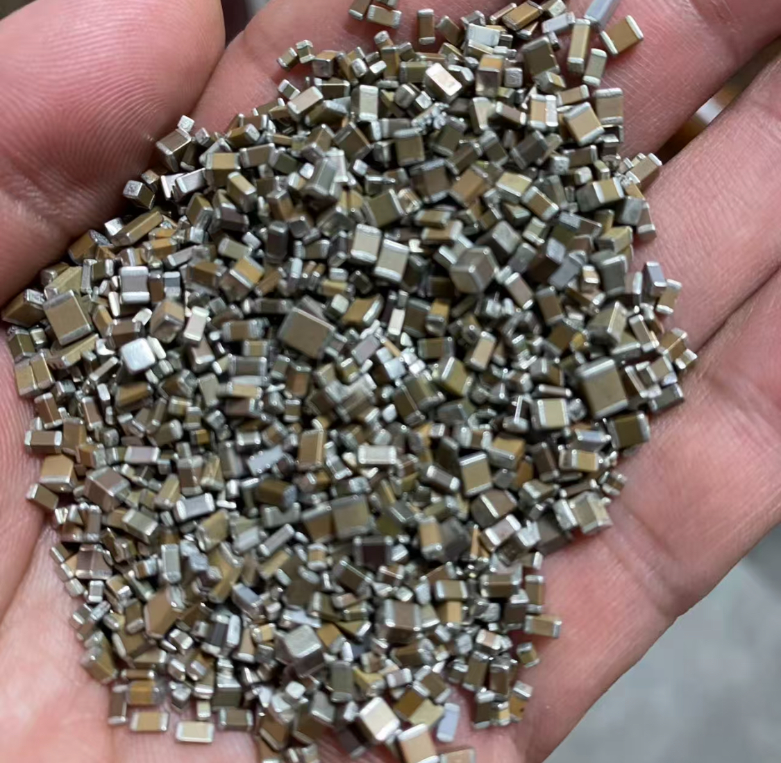 混装贴片独石电容散料多层MLCC电子元件热敏电阻钯米微0电容器2型