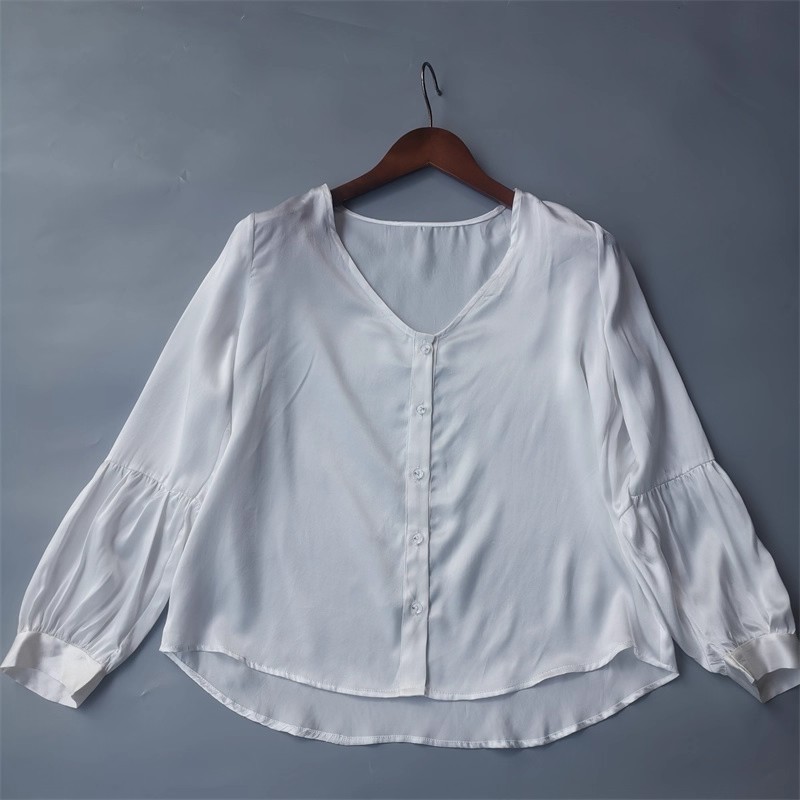 100真丝素绉缎甜美简约显瘦大V领抽褶泡泡袖上衣减龄长袖衬衫女新