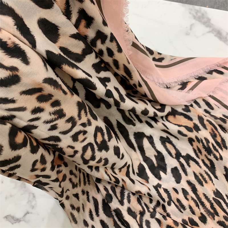 豹纹花色 秋新羊绒莫代尔 披肩围巾女柔软细腻丝巾时尚百搭大方巾,服饰配件/皮带/帽子/围巾,围巾/丝巾/披肩,淘宝优惠券,粉丝福利购,淘宝优惠卷