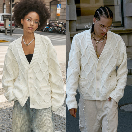 提花手缝大小珍珠开衫毛衣