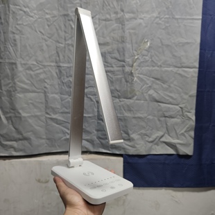 可无线充电 时尚 十档亮度 LED护眼学习台灯 微瑕疵 多角度调节