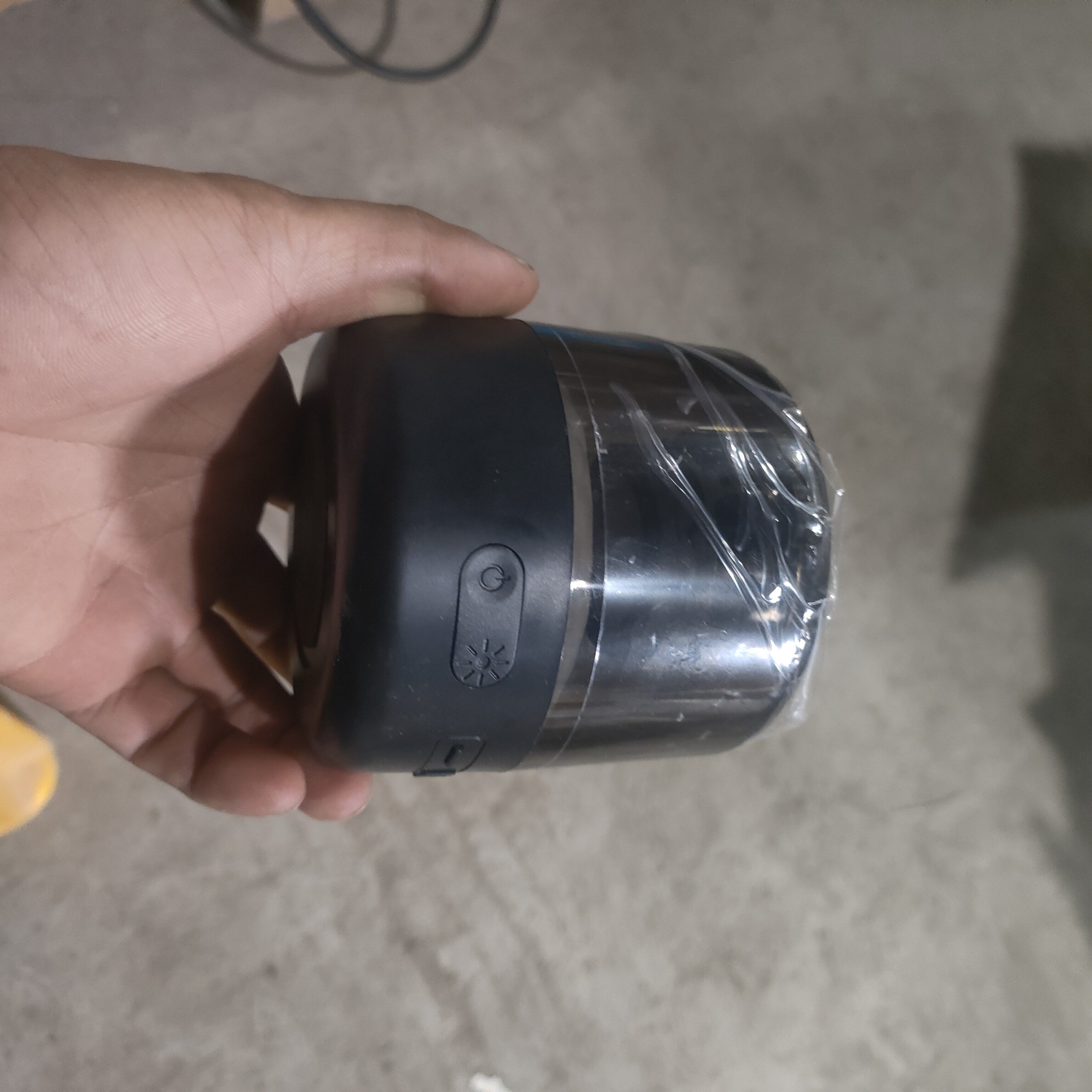 小音箱坏了。充电充不进去。