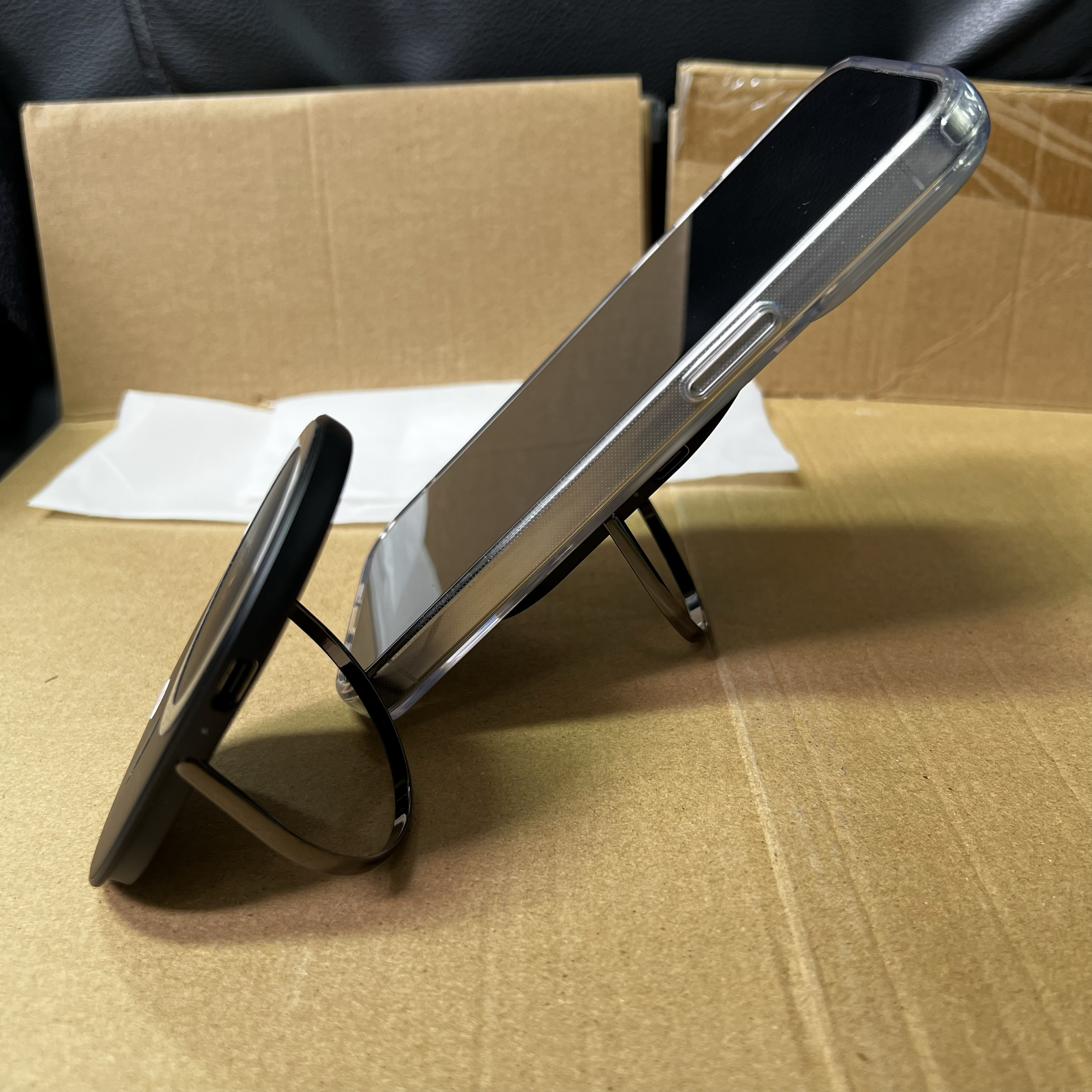 磁吸无线充电器 方便小巧 小瑕疵 磁力不强 不能当支架