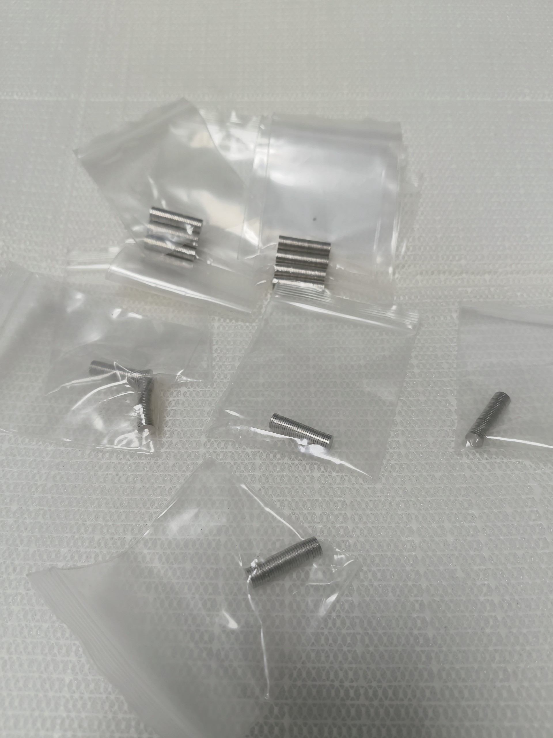 强力磁铁一包30个 6*1 mm 冰箱贴