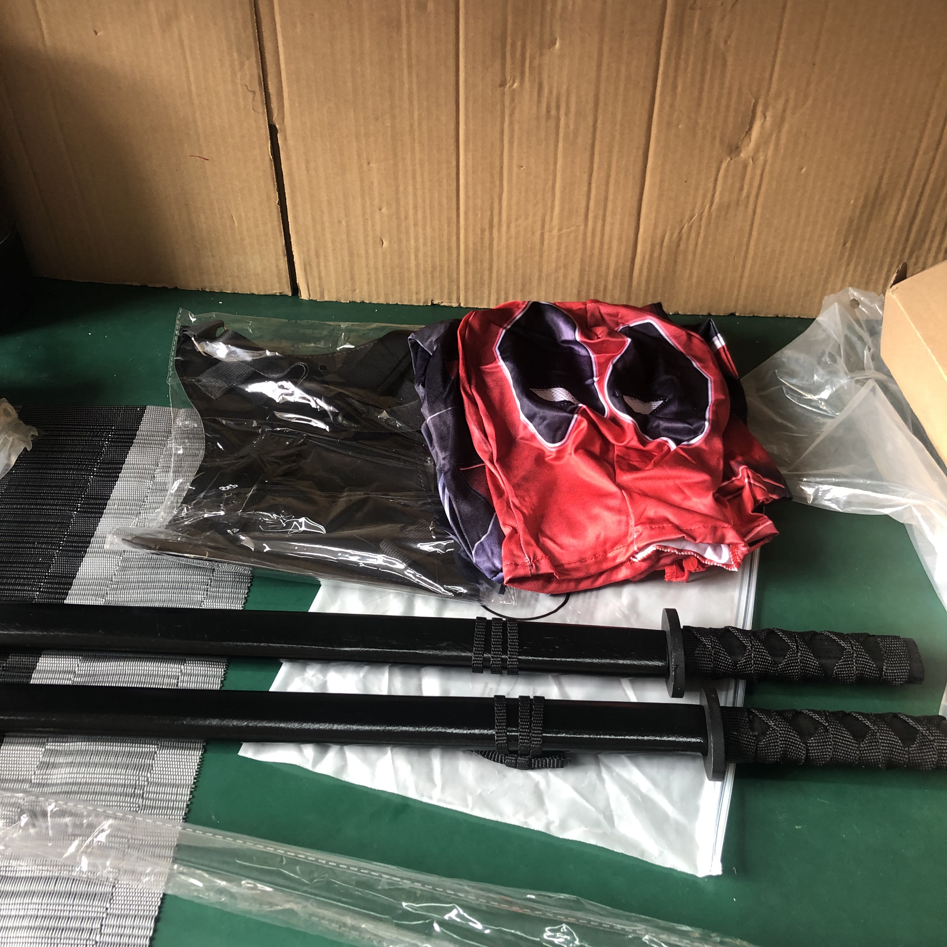 道具一套。两把剑一套衣服。看图拍