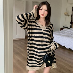 慵懒风条纹拼接开叉连衣裙大码 胖妹妹百搭宽松显瘦针织长裙子 女装