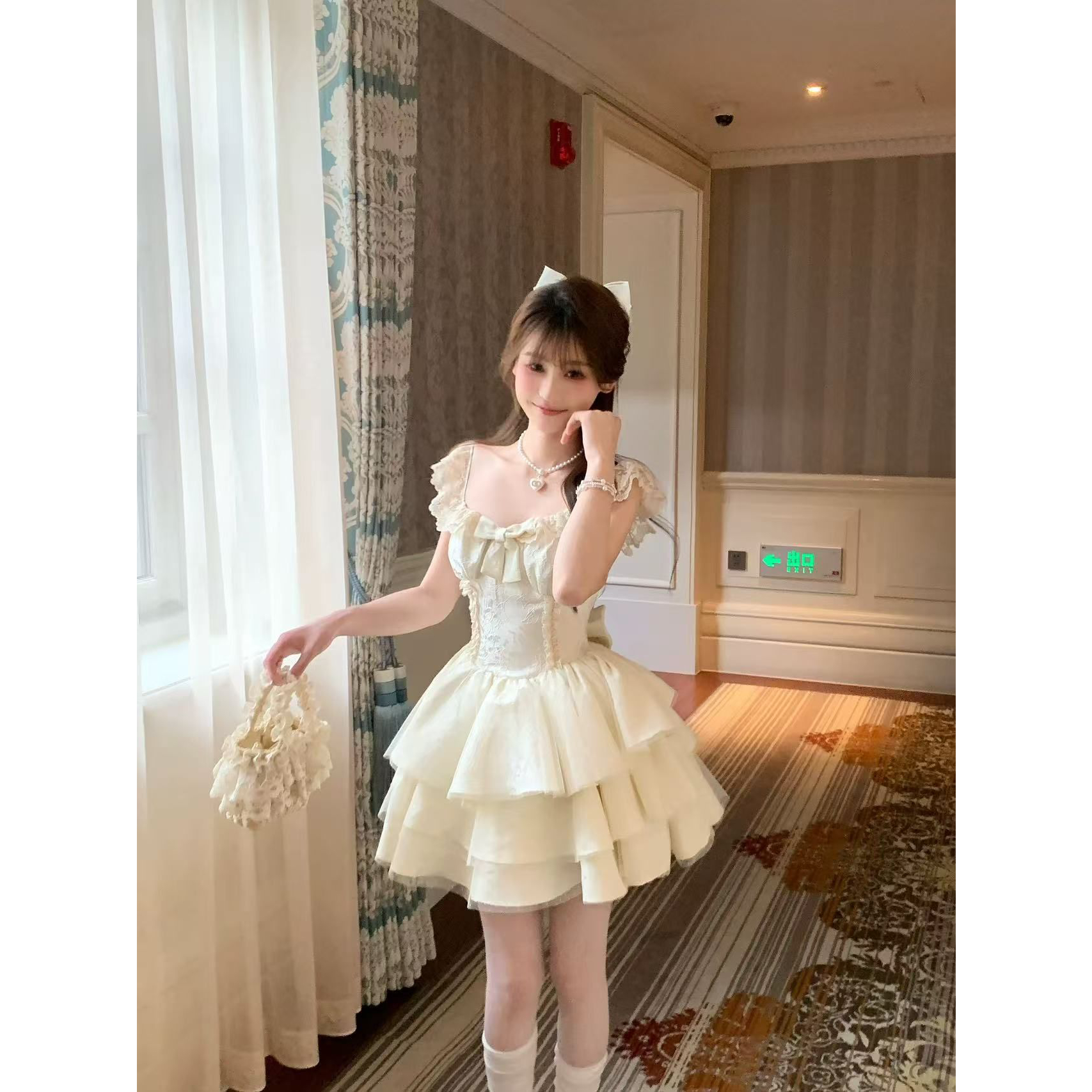 甜美蕾丝裙蝴蝶结小飞袖公主蓬蓬