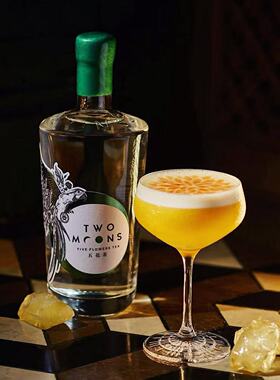 金酒中的王老吉草本风味 香港TWO MOONS GIN致月五花茶杜松子酒