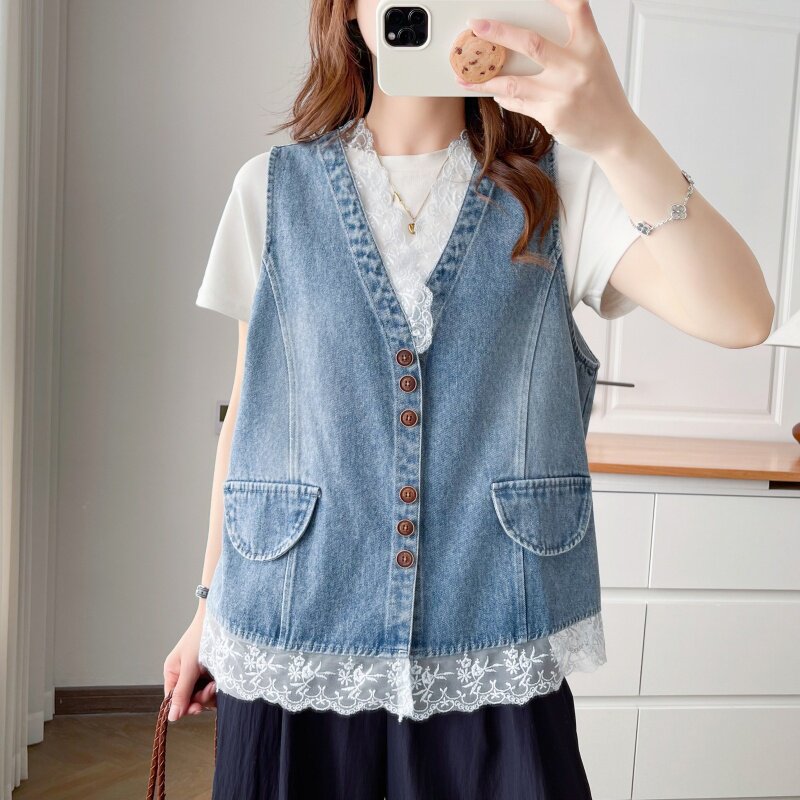 蕾丝拼接浅蓝牛仔马甲大码2026新款V领纽扣开衫背心外搭坎肩外套