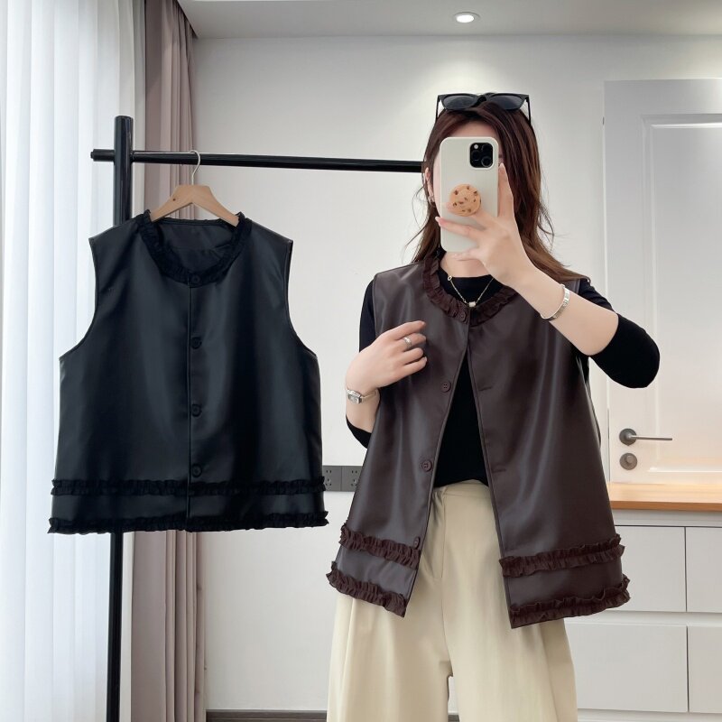 大码春装复古木耳边无袖马甲女黑色PU皮衣中长款纽扣开衫背心上衣